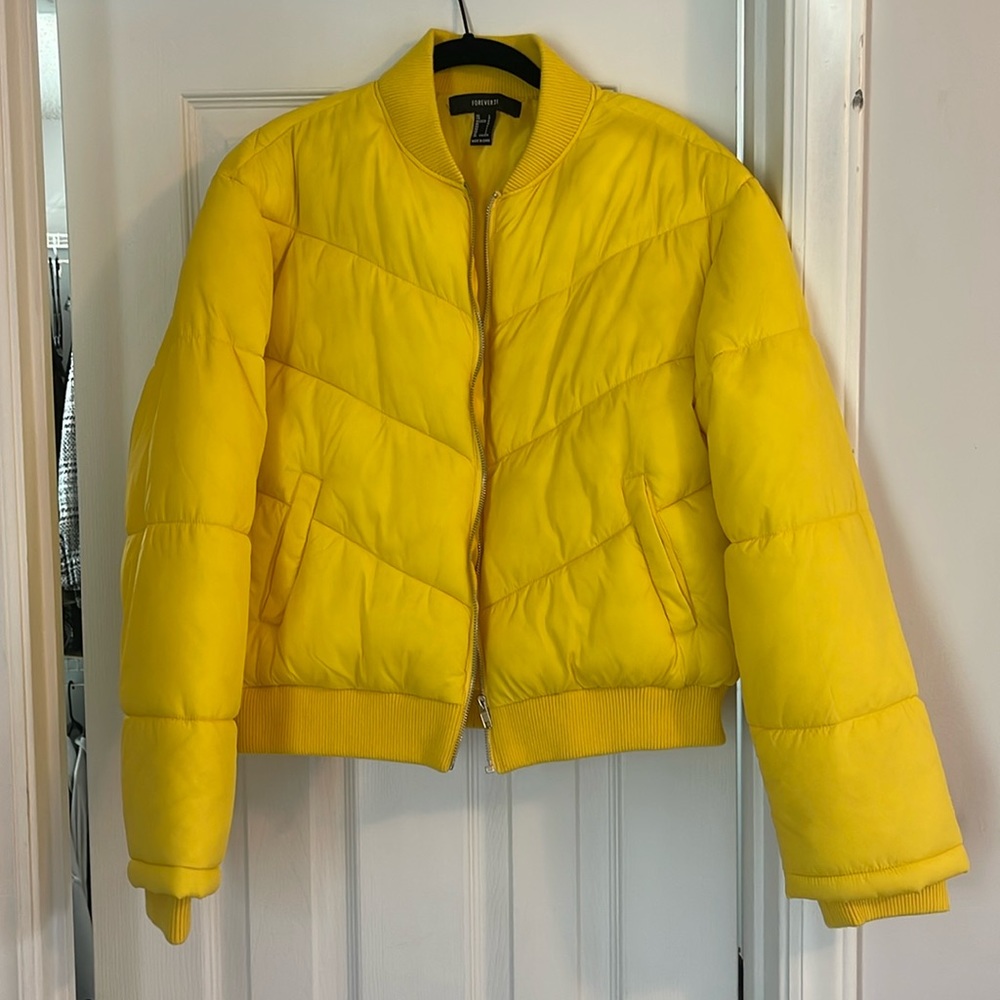Slightly worn yellow puffer jacket from Forever 21. Size Large but fits small.